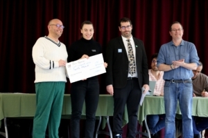 Fra premieutdelingen hvor jeg mottar premie som beste kvinnelige spiller i turneringen.